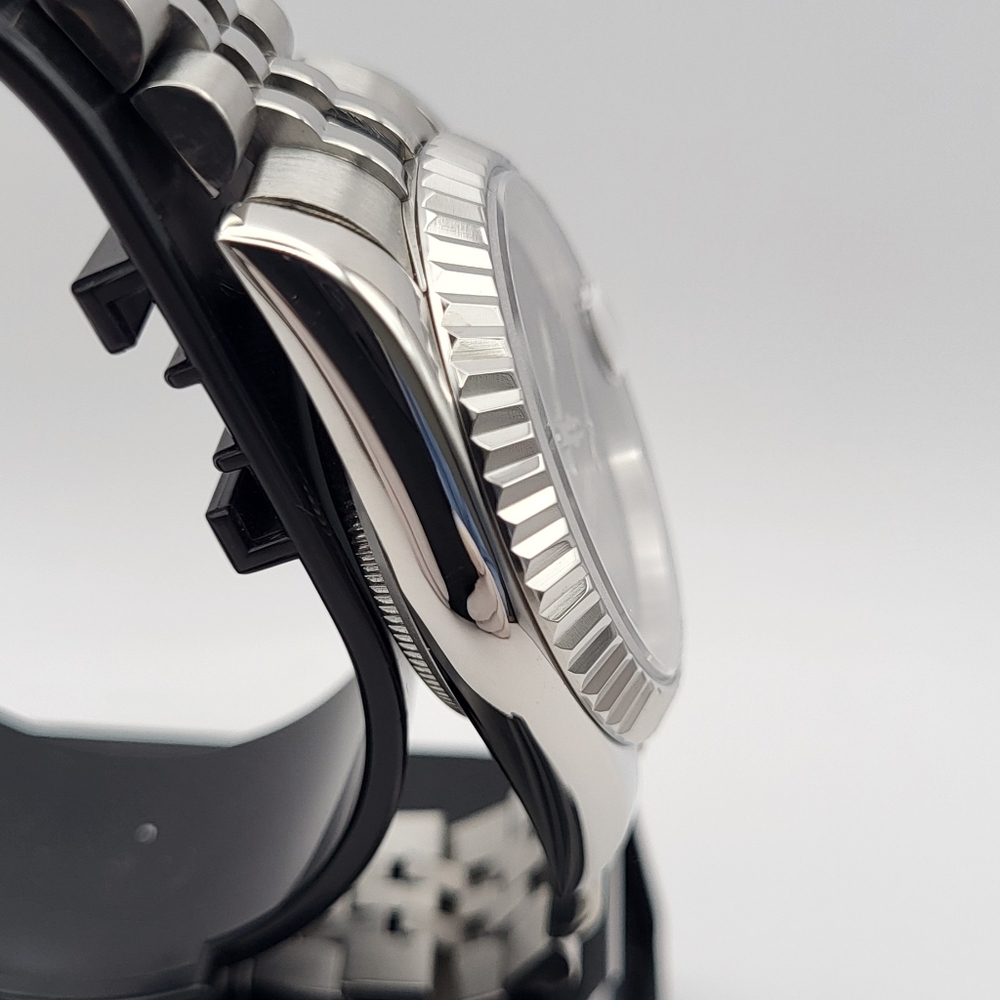 New Seiko Mod 39mm Automatic Watch - Picture 4 of 7